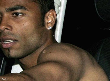 Ashley Cole tiep tuc 'dinh' scandal tinh ai hinh anh