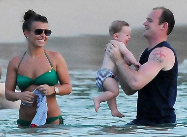 Gia dinh Rooney an choi o Barbados hinh anh