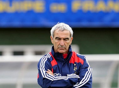 Gallas lon tieng ‘mang’ HLV Domenech hinh anh