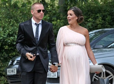 Danielle Lloyd ha sinh quy tu hinh anh