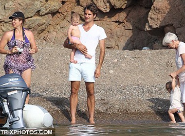 Gia dinh Federer vi vu o Phap hinh anh