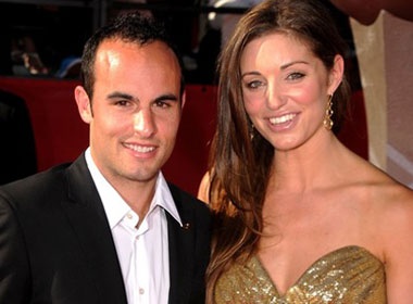 Landon Donovan rang ngoi ben vo cu hinh anh