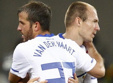 Van Gaal tro lai voi thuong vu Van der Vaart hinh anh