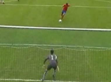 Kieu da penalty ky quai cua cau thu tre TBN hinh anh