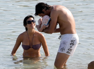 Vo chong Raul quan quit nhu thuo moi yeu hinh anh