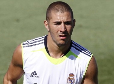 ‘Dinh’ scandal, Benzema van duoc MU theo duoi hinh anh