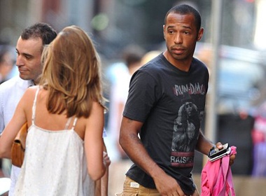 Henry di choi voi ban gai de xa stress hinh anh