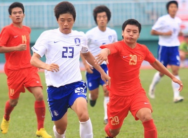 That bai tren cham phat den, U19 Viet Nam trang tay hinh anh