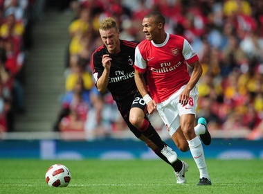 AC Milan cam hoa Arsenal tai Emirates Cup hinh anh