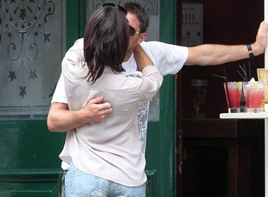 Lampard va bo hon nhau giua pho hinh anh