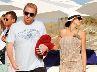 Ba xa Boris Becker khoe dang sau khi sinh hinh anh