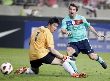 Messi tro lai, Barca thang dam cac ngoi sao Han Quoc hinh anh