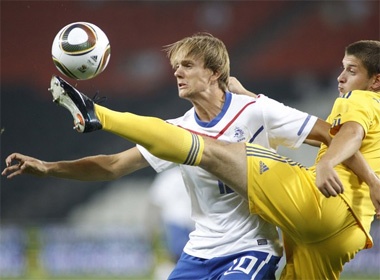 Dong chu nha EURO 2012 hut chet truoc Ha Lan 'C' hinh anh