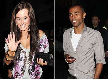 Ashley Cole ‘vui ve’ ben gai nhay hinh anh