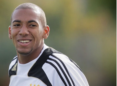 Boateng 'gap han' vi tiep vien hang khong hinh anh