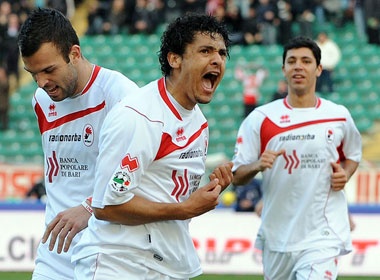 Bari - Juventus: Cho cu shock dau tien hinh anh