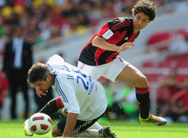 AC Milan - Lecce: Van su khoi dau.. may hinh anh