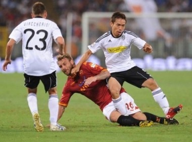 Bi niu chan, Roma gay that vong trong man ra mat hinh anh