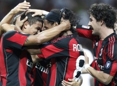 Vui dap Lecce, Milan thach thuc mua giai moi hinh anh