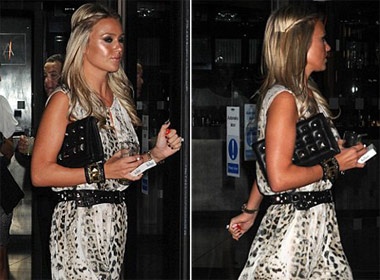 Alex Gerrard ‘la mat’ voi jumpsuit da bao hinh anh