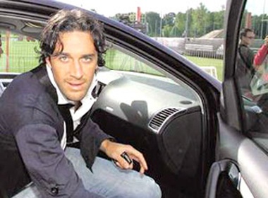 Luca Toni suyt chet vi tai nan giao thong hinh anh