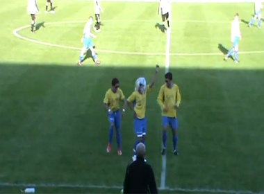 Cau thu an mung theo phong cach Lady Gaga hinh anh