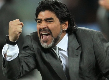 Maradona tu choi tham du tran Argentina – TBN hinh anh