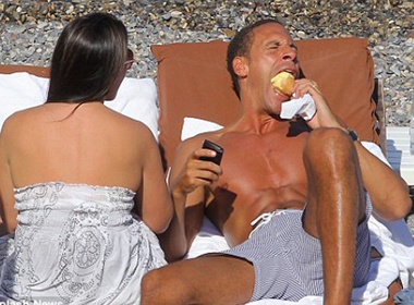 Vo chong Ferdinand vi vu tren dat Phap hinh anh