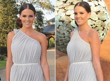 Danielle Lloyd khong thue bao mau cham con hinh anh