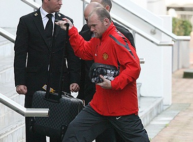 Rooney tro lai khach san tung 'ai an' voi gai goi hinh anh