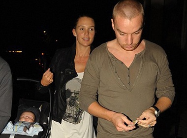 Quy tu cua Danielle Lloyd duoc ‘phoi suong gio’ hinh anh