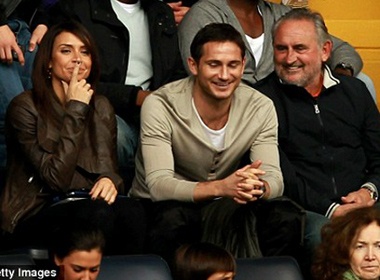 Bo Lampard di xem bong cung ‘phu huynh’ hinh anh