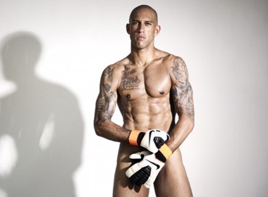 Thu thanh Everton khoe than hinh co bap hinh anh