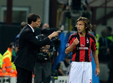 Milan tim mach thang, Inter kho qua 'cua' Bari hinh anh