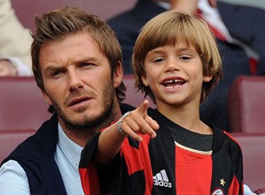 Romeo Beckham thiet ke kinh mat hinh anh