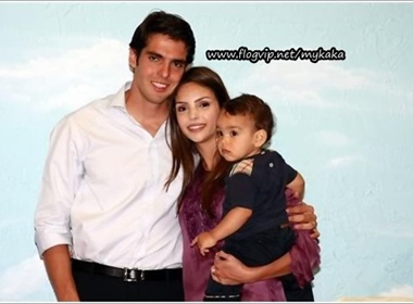 Kaka tro tai ca hat hinh anh