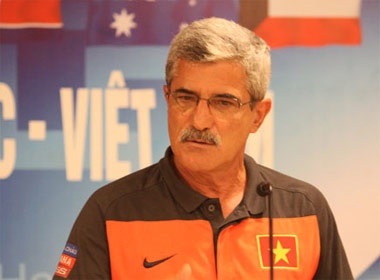 HLV Calisto: 'DT Viet Nam xung dang co mot tran hoa' hinh anh