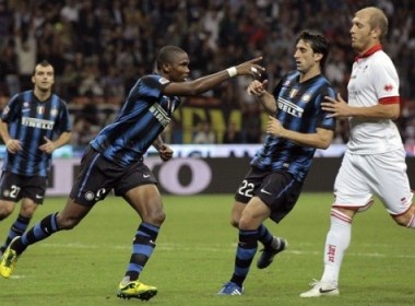 Inter de bep ke cung dau Bari, Milan noi dai that vong hinh anh