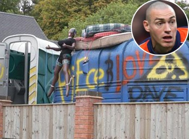 Thu thanh Derby Country trang tri vuon bang… bup be sex hinh anh