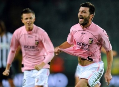 Vui dap Juve, Palermo gay chan dong tai Turin hinh anh