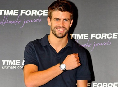 Gerard Pique ‘so tai’ voi C.Ronaldo hinh anh