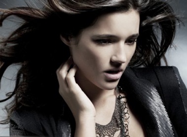 Ngam nhan sac ruc ro cua bo moi Puyol hinh anh