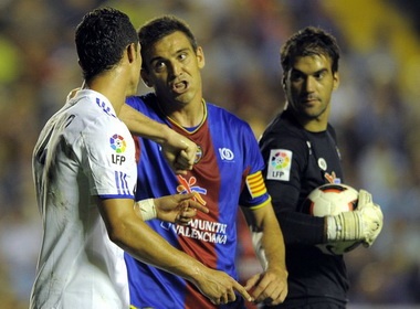 Cristiano Ronaldo choi xau doi phuong hinh anh