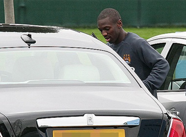 Tien ve Man City di xe moi den san tap hinh anh