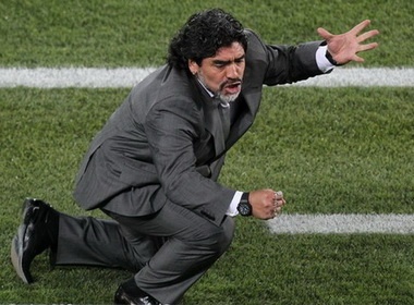 Lam ‘tro he’ nhu… Maradona hinh anh