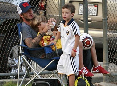 Gai goi dam don kien Beckham hinh anh