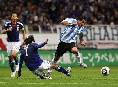 Argentina bat ngo bai tran tren dat Nhat hinh anh