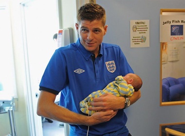 Steven Gerrard co them 'baby' moi? hinh anh