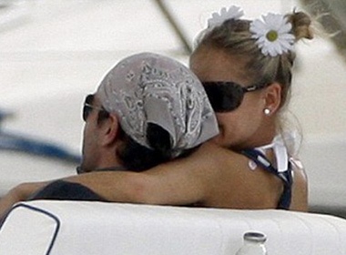 Kournikova tinh tu ben nguoi yeu sau tin don hinh anh