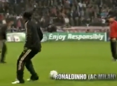 Ronaldinho khoe 'tuyet ky' moi hinh anh